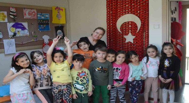 Minik öğrenciler kendilerini ifade etmeyi öğreniyor