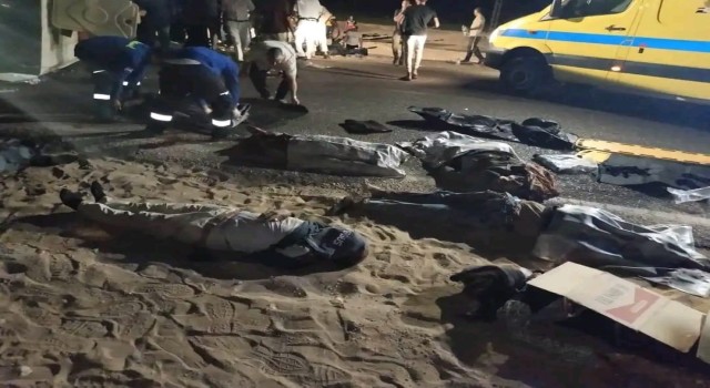Mısırda yolcu otobüsü kamyona çarptı: 14 ölü, 25 yaralı