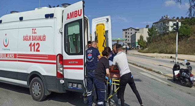 Motosiklet ile otomobil çarpıştı: 1 yaralı