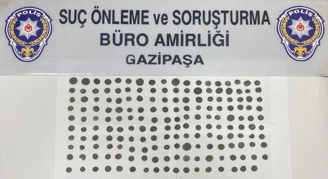 Motosiklet oturağında Roma dönemine ait 179 adet sikke ile yakalandı