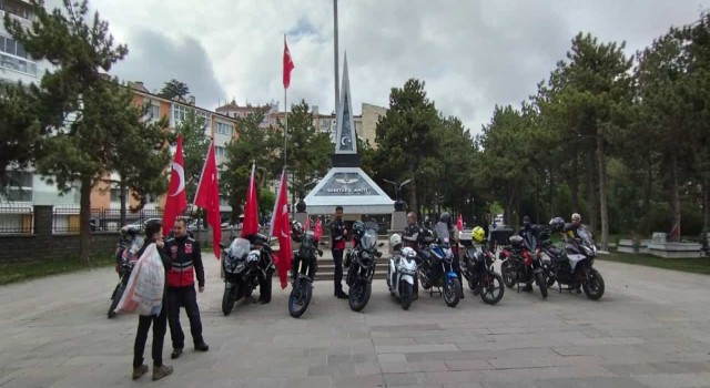 Motosikletli grup 19 Mayısta şehitlikte dua etti