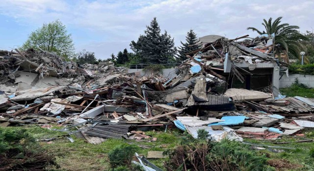 Münevver Karabulutun vahşice katledildiği villa yıkıldı