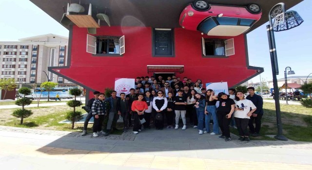 Muradiyeli öğrenciler Van Müzesini gezdi