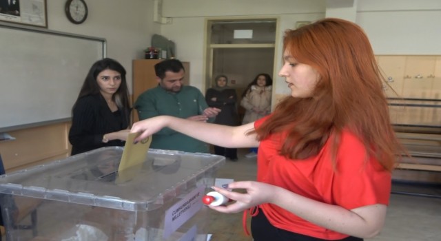 Muşta oy verme işlemi başladı