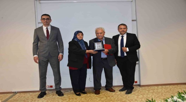 Mut Devlet Hastanesine 375 bin lira bağış yapan çifte plaket verildi