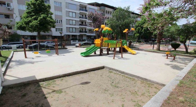 Nazilli Yunus Emre Parkında oyun grupları yenilendi