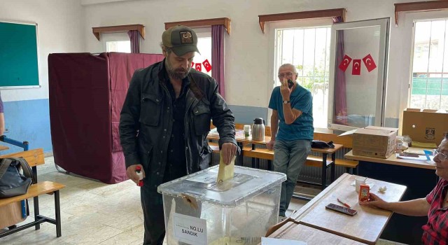 Nejat İşler ve Fedon oylarını Bodrumda kullandı