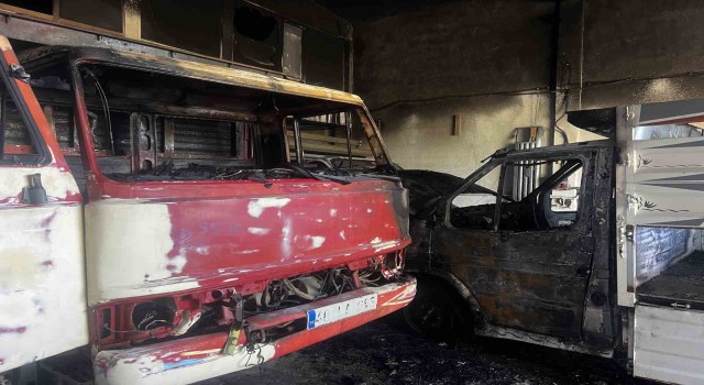 Nevşehirde işyerinde çıkan yangında 1 kişi yaralandı, 3 araçta hasar oluştu