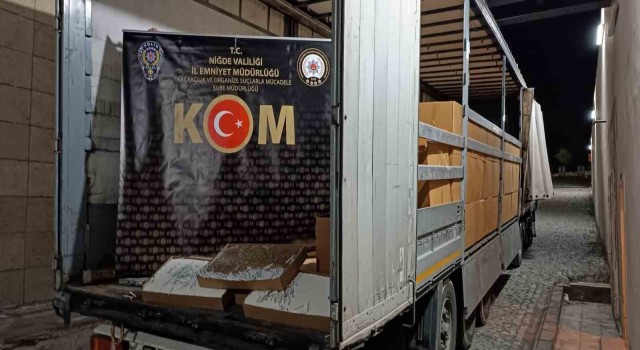 Niğdede tura operasyon: 6 milyon 750 bin makaron ele geçirildi