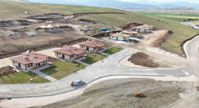 Nurdağında köy evleri hızla tamamlanıyor