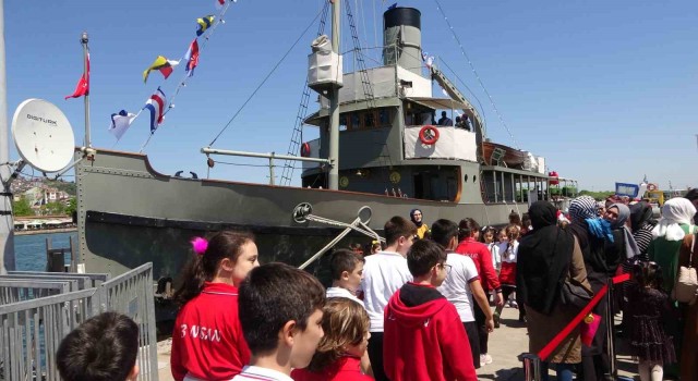 Nusret Mayın Gemisine Kocaelide yoğun ilgi