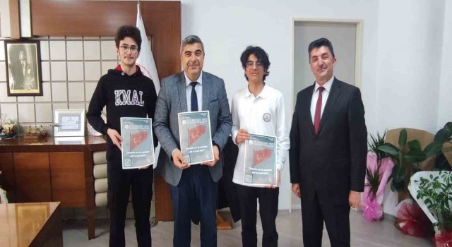 Öğrenciler hazırladıkları okul dergisi Sünnetciye takdim etti