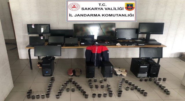 Okullardan elektronik eşya çalan iki şüpheli tutuklandı