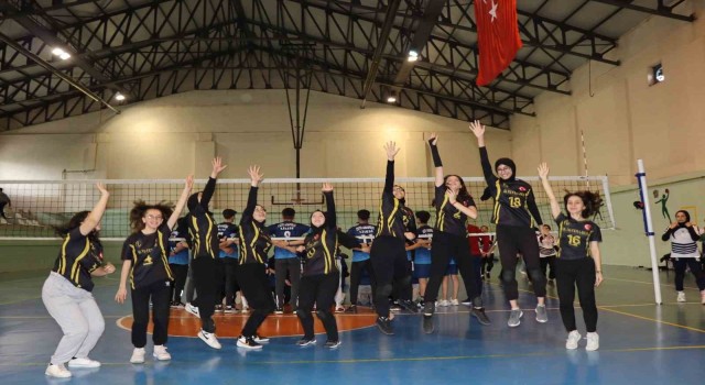 Oltuda voleybol rüzgarı esti