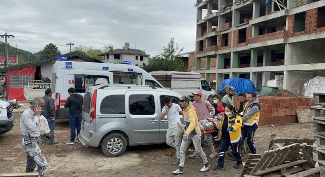 Orduda inşaat iskelesi çöktü: 4 işçi yaralandı