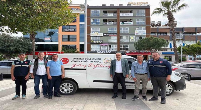 Ortacada engelli ve yaşlılara ücretsiz yemek dağıtımı