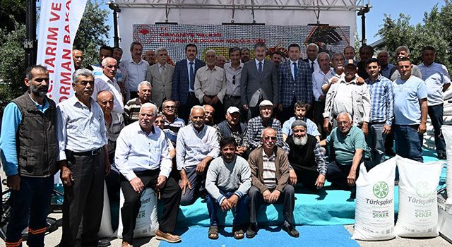 Osmaniye'de Arı yetiştiricilerine beslenme için şeker dağıtıldı