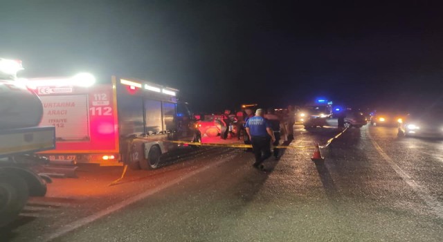 Osmaniyede iki otomobil kafa kafaya çarpıştı: 1 ölü, 1 yaralı