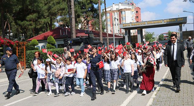 Osmaniye'de Jandarma ekibi, Trafik Haftası’nda etkinlikler düzenledi