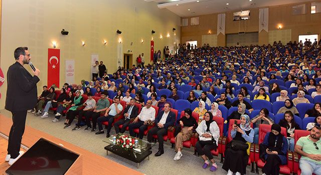 Osmaniye'de Sınav öncesi gençlere motivasyon semineri