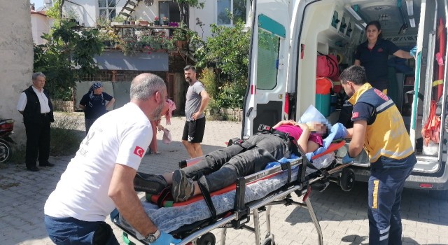 Otomobille çarpışan elektrikli bisiklet sürücüsü genç ağır yaralandı