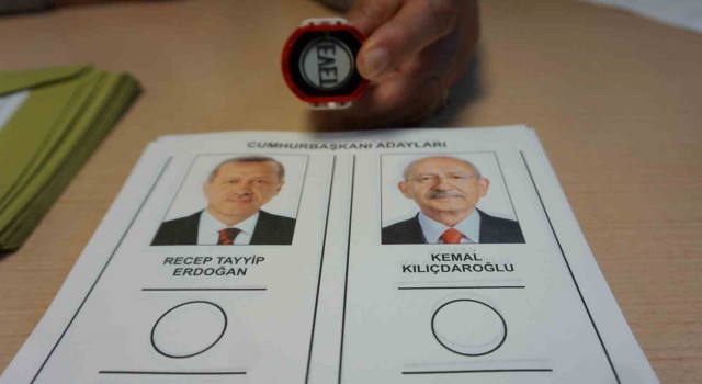 Oy kullanmak için Avrupanın her yerinden geliyorlar