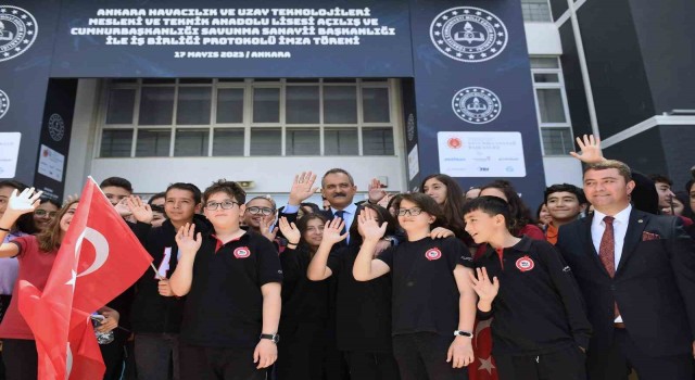 Özdemir Bayraktarın adı Türkiyenin ilk uzay ve havacılık lisesinde yaşatılacak