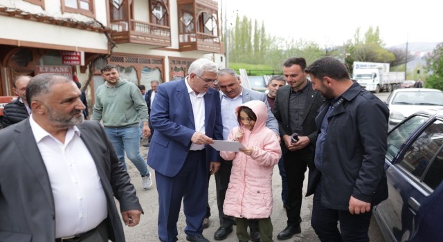 Özden AK Parti teşkilat mensuplarına teşekkür
