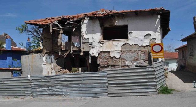 (ÖZEL) Tarihi evlerin boynu bükük