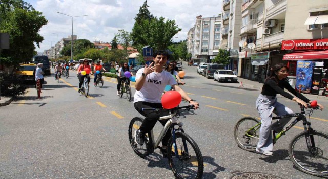 Pedallar, 19 Mayıs için çevrildi