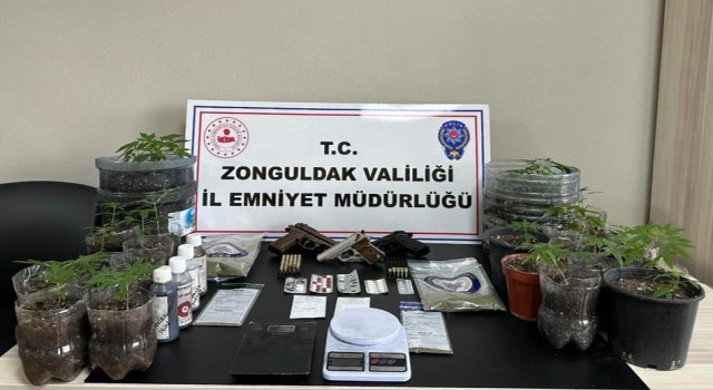 Polisten uyuşturucu operasyonu: 2 şüpheli tutuklandı