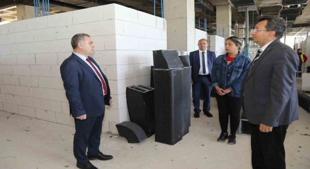 Rektör Altun, ERÜ Acil Ek Binasının Birinci Etap İnşaatında İncelemelerde Bulundu
