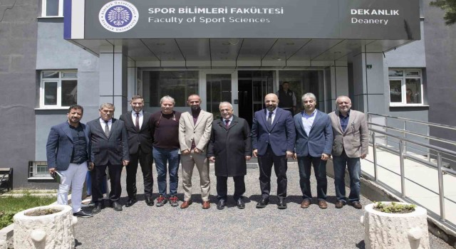 Rektör Çomaklıdan Spor Bilimleri ve Eğitim Fakültesi akademisyenleriyle bir araya geldi