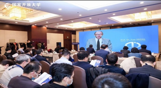 Rektör Erdal The First World Open University President Foruma katıldı