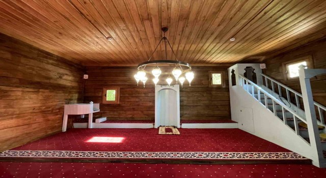 Restorasyonu tamamlanan 698 yıllık camide eller semaya açıldı
