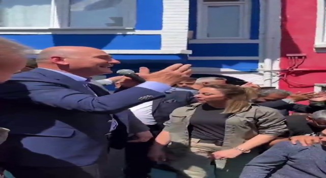 Roman vatandaşlarla bir araya gelen Bakan Soylu, İlle de Roman olsun şarkısını söyledi