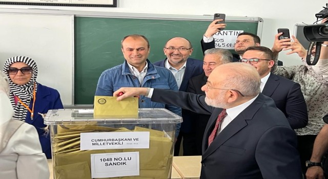 Saadet Partisi Genel Başkanı Karamollaoğlu oyunu Ankarada kullandı