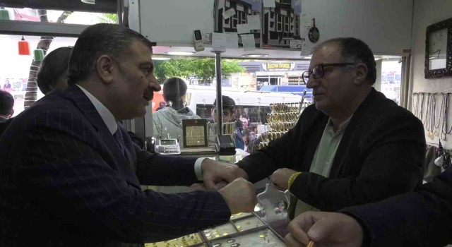 Sağlık Bakanı Fahrettin Koca, Sultangazide vatandaşlar buluşup sohbet etti