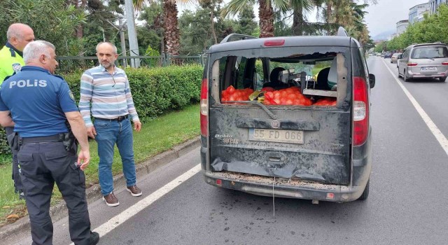 Samsunda kamyonet hafif ticari araç ile çarpıştı: 1 yaralı