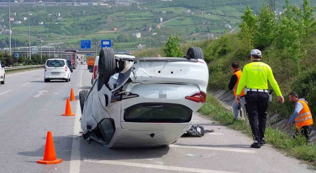Samsunda otomobile çarpan araç takla attı