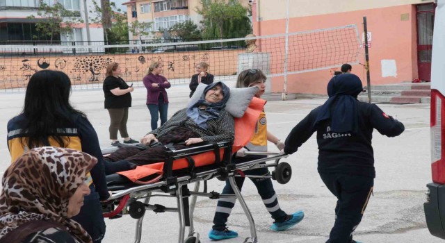 Sandığa sedye ile taşındı