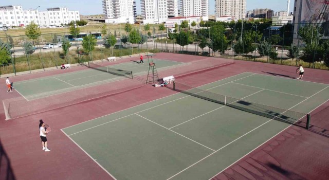 Şanlıurfada 19 Mayıs tenis turnuvası