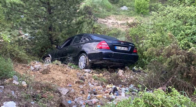 Şarampole yuvarlanan otomobilini bırakıp kayıplara karıştı