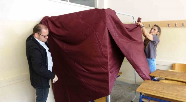Seçime saatler kala Kocaelide sandıklar kuruluyor