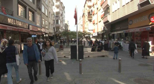 Şehit anıtına kurulan seçim standı nedeniyle tartışma çıktı: CHPlilerin saldırdığı vatandaş isyan etti