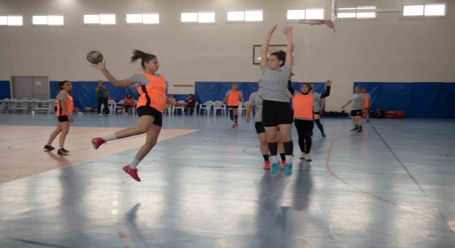Seyhanda Hentbol şenliği