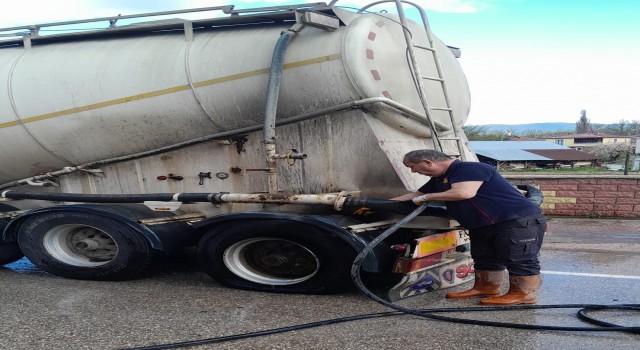 Seyir halindeki beton tankerinde çıkan yangın söndürüldü