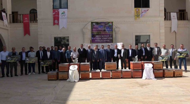 Siirtte 295 arıcıya 11 milyon 221 bin lira tutarında arılı kovanı dağıtıldı