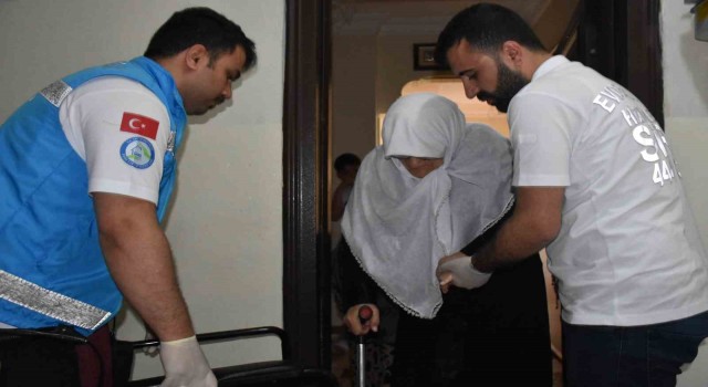 Siirtte 85 yaşındaki kadının oy kullanması için ambulans seferber oldu