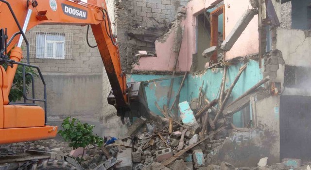 Siirtte kentsel dönüşüm için ilk kepçe vuruldu